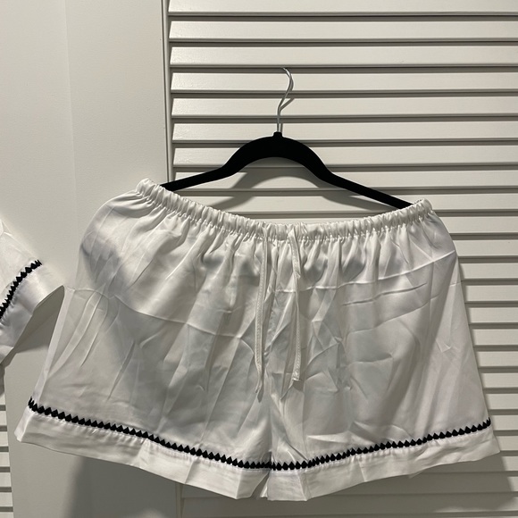 NEW SILK PIJAMA SET - Picture 4 of 5